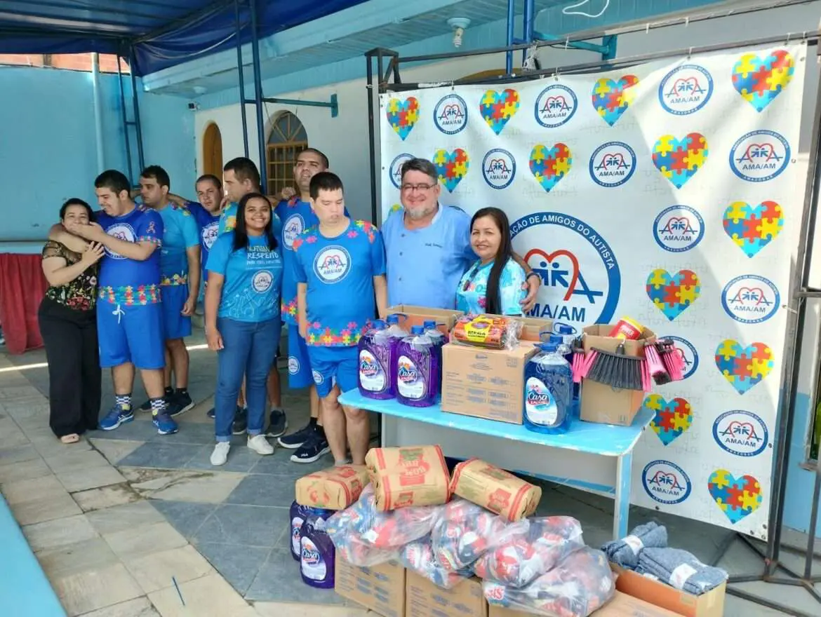 O Grupo Dedé continua dando show de solidariedade e desta vez com materiais de limpeza e higiene pessoal para o AMA/AM