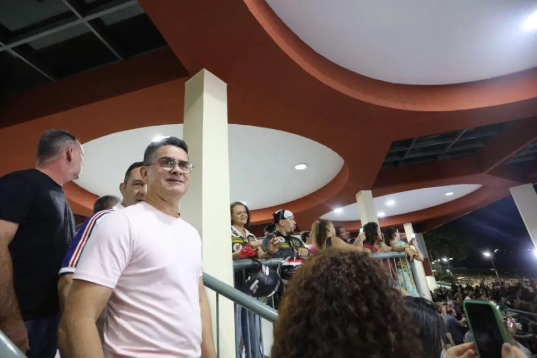Prefeito destaca grande presença do público em noite de show de Toni Garrido na Casa de Praia Zezinho Corrêa