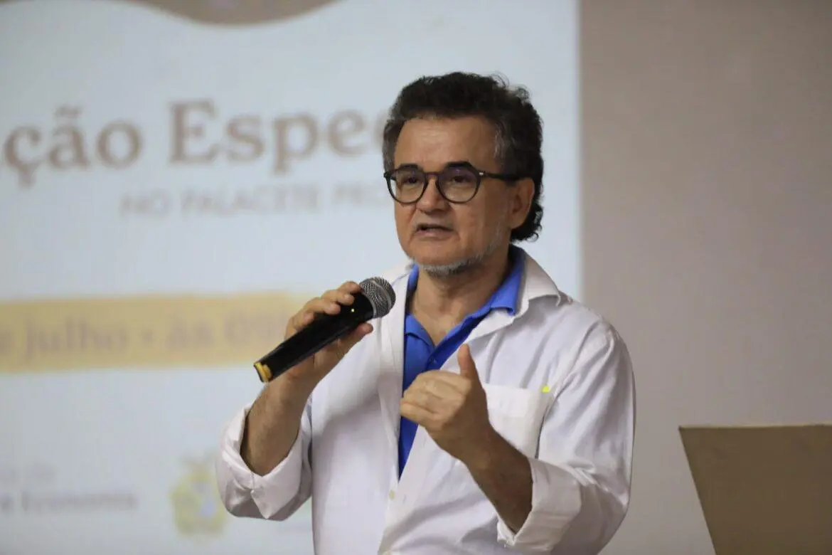 Palacete Provincial homenageia autores amazonenses no Dia do Escritor
