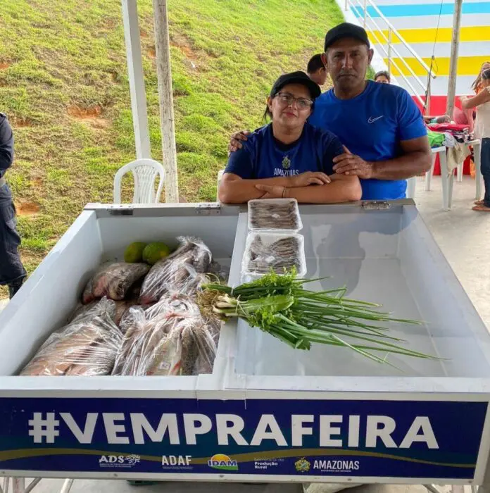 Presidente Figueiredo: ADS beneficia feirantes com nova estrutura de feira e ação de crédito