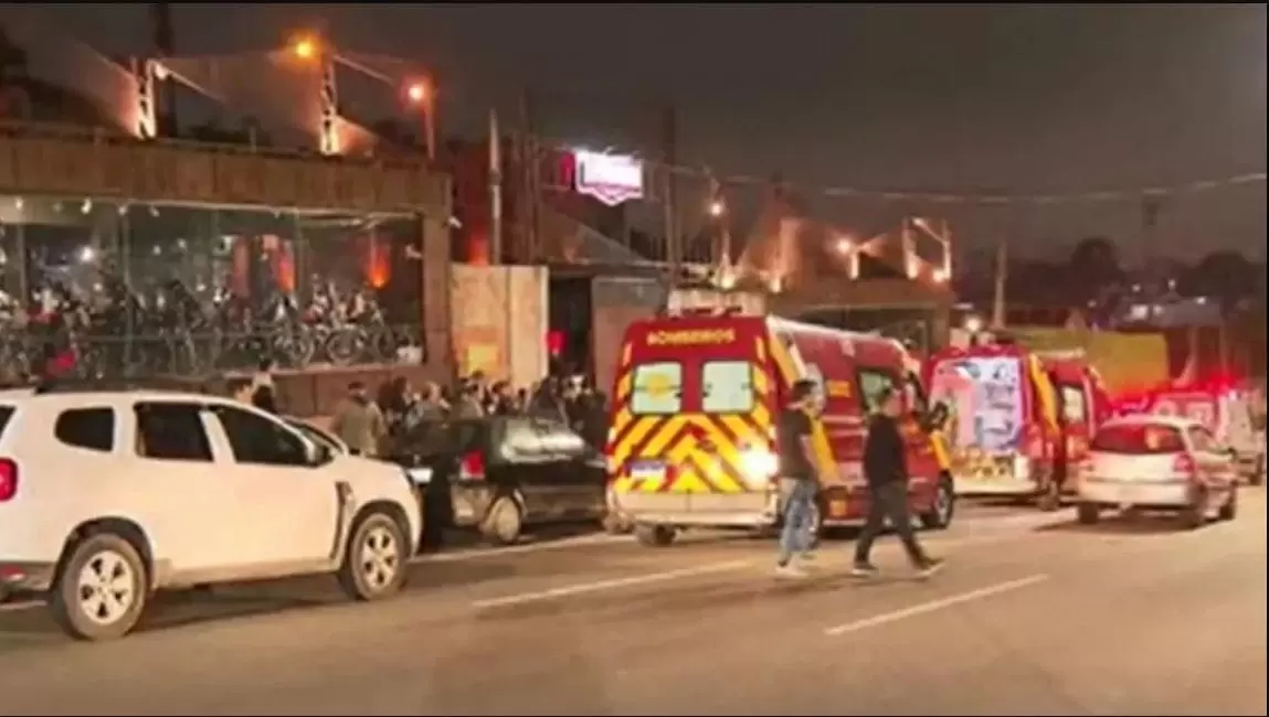 Homem ataca cinco pessoas a facadas em bar e mata uma delas