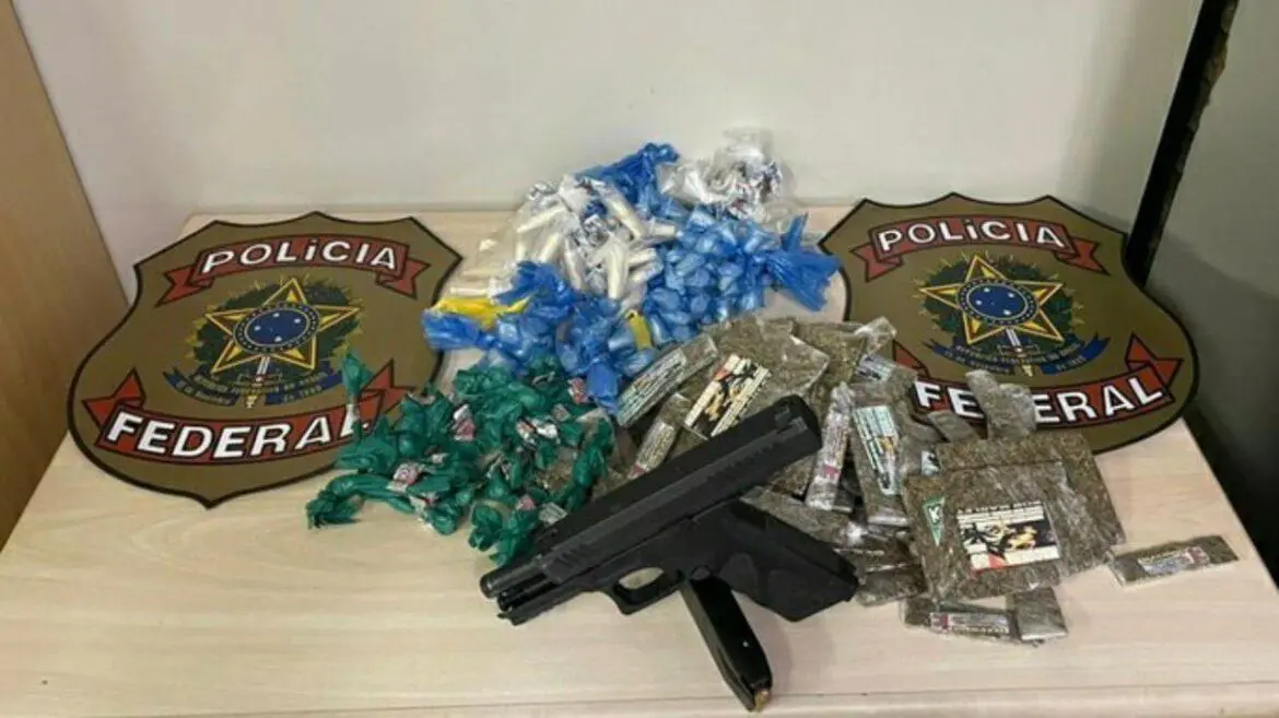 Traficante é preso com drogas e armas após operação policial