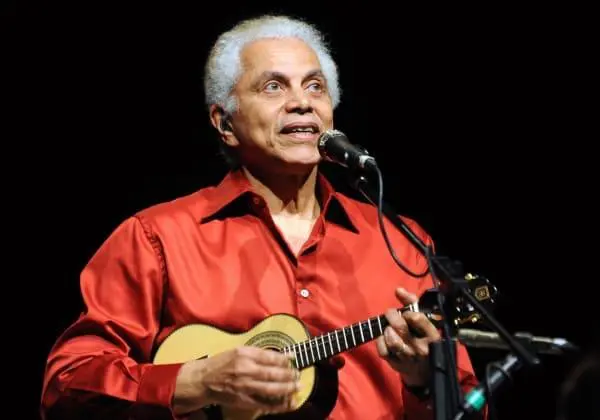 Após passar mal e cancelar show, Paulinho da Viola é internado com sangramento digestivo