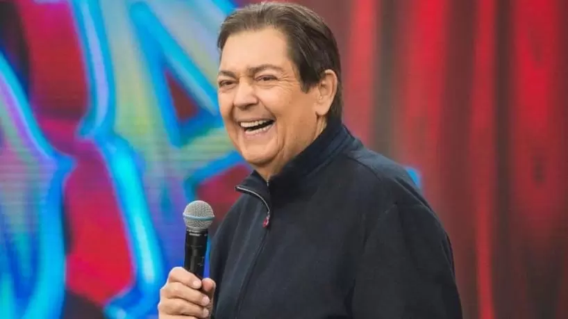 Faustão respira com auxílio de ventilação mecânica, mas quadro é estável, diz boletim médico 