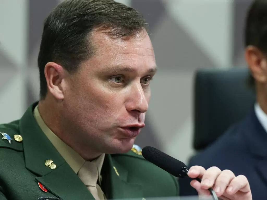 Cid reafirma que Bolsonaro leu minuta golpista durante reunião