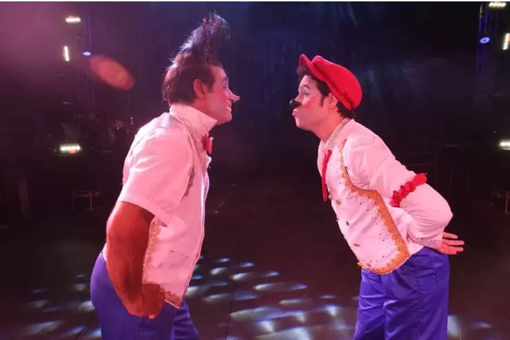 'Filho de peixe...' Pais inspiram filhos a seguirem a mesma profissão no circo e na música