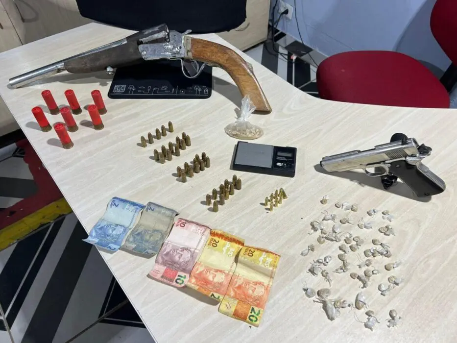 Trio é preso em posse de drogas e armas de fogo em Rio Preto da Eva