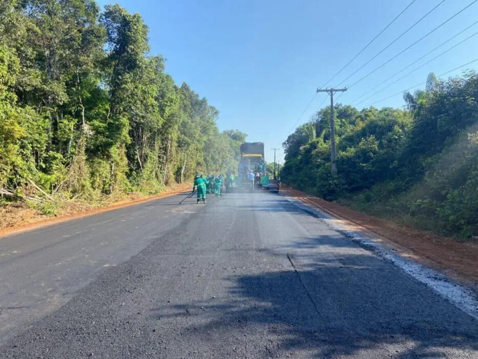 Governo do Amazonas avança com obras de revitalização e modernização na rodovia AM-352