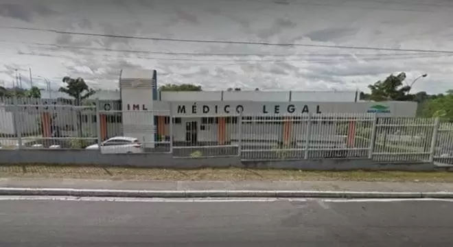 Motociclista morre ao colidir violentamente com poste em Manaus