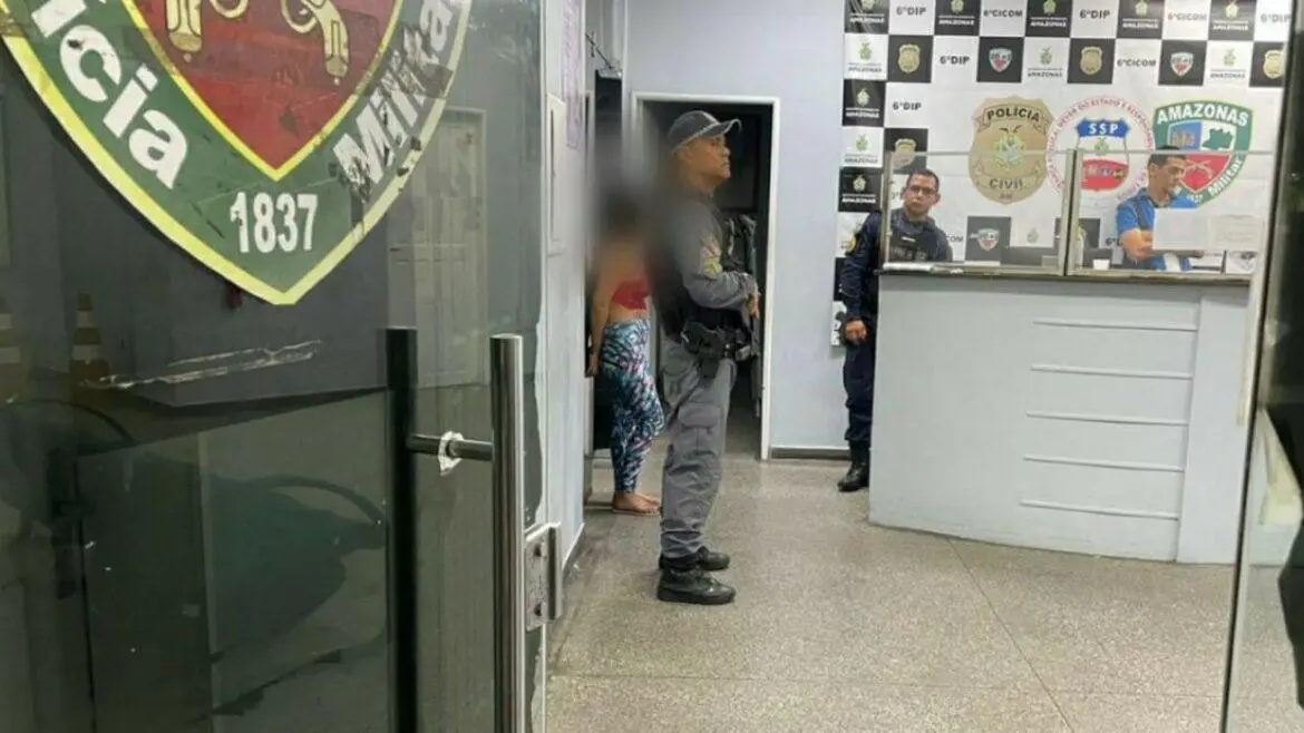 Mulher é presa suspeita de assassinar o marido a facadas