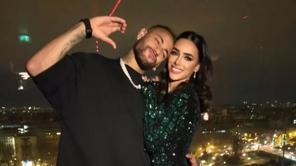 Belo atende pedido de Neymar e dedica música a Bruna Biancardi em show: 'Mudou da vida dele'