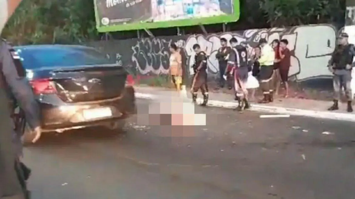 Passageira morre e motociclista fica gravemente ferido em acidente de trânsito