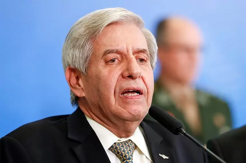 Heleno ataca relatora após pergunta sobre urnas: "É pra ficar puto"