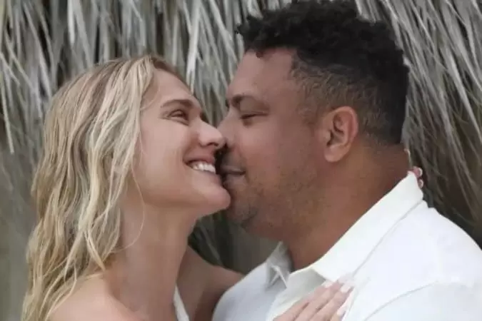 Ronaldo e Celina Locks se casaram em cerimônia privada em Ibiza