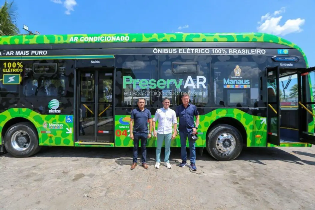 Prefeito David Almeida entrega primeiro ônibus 100% elétrico da região Norte
