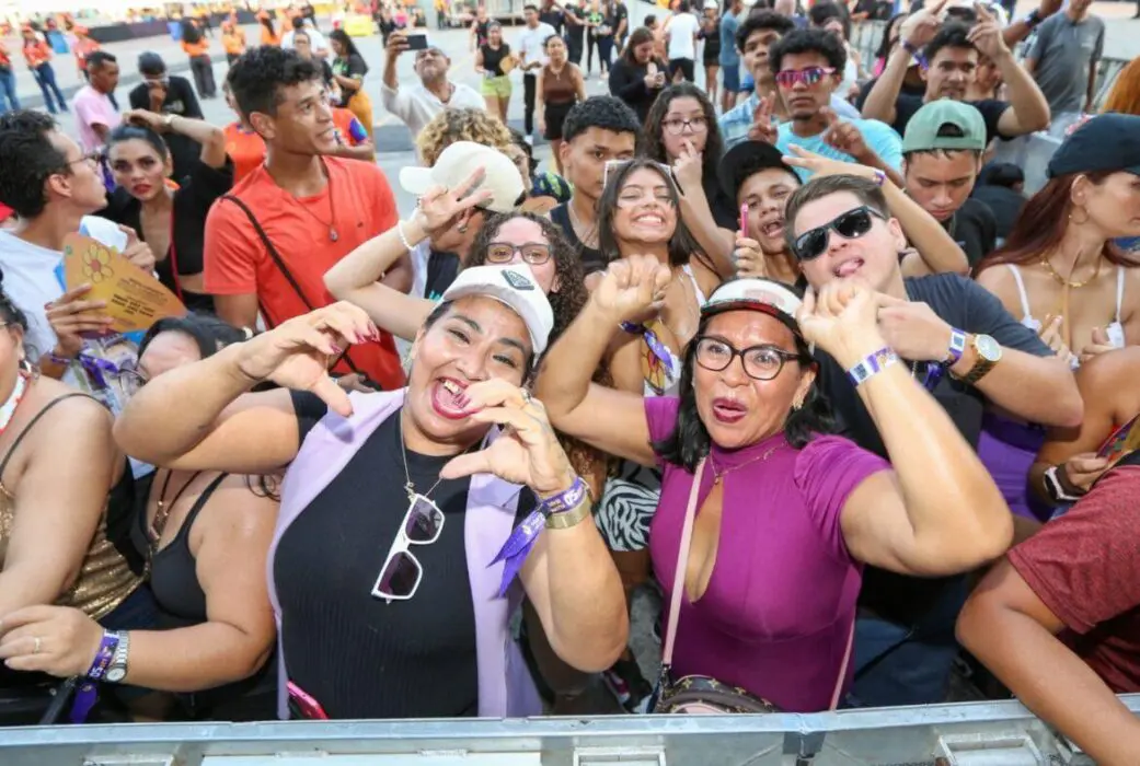 Fãs vibram com início dos shows do #SouManaus