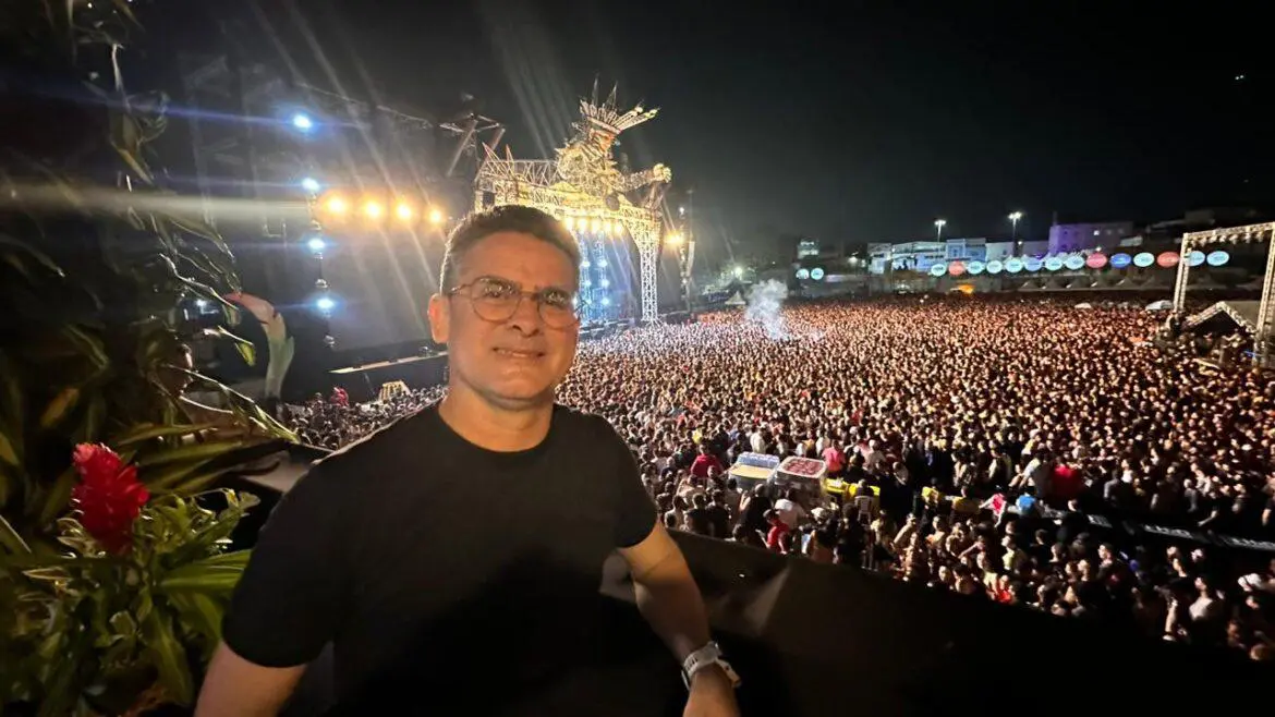 Prefeito comemora sucesso da primeira noite do #SouManaus 2023 e destacou alegria do público