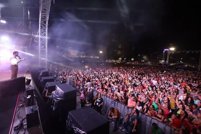 Nas redes sociais, Padre Fábio de Melo agradece prefeito pelo #SouManaus 2023 e fala para brasileiros conhecerem o grandioso festival
