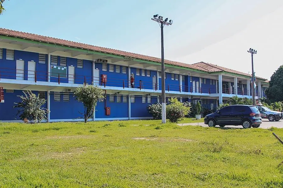 Polícia prende homem envolvido em roubo a ONG e apreende veículo com restrição de roubo