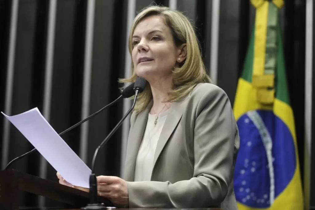 Cirurgia cardíaca feita por Gleisi Hoffmann transcorreu com sucesso, diz boletim médico
