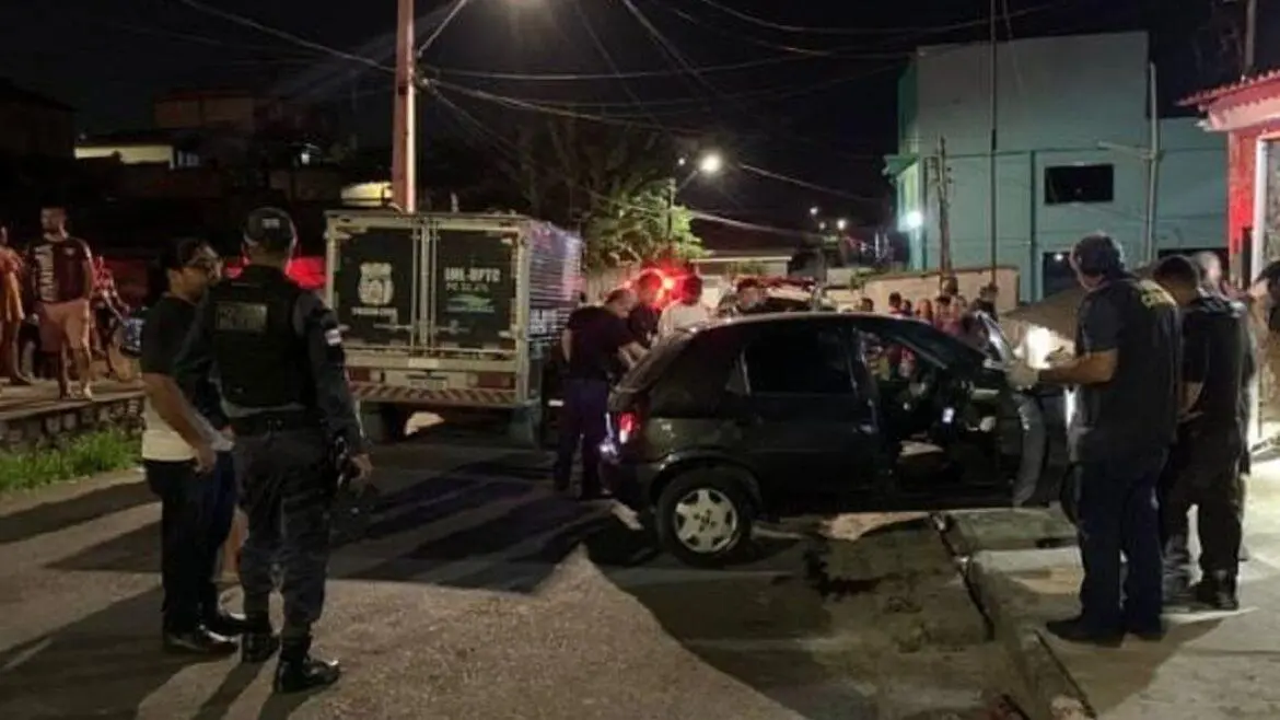 Homem é morto com mais de 10 tiros ao chegar em casa