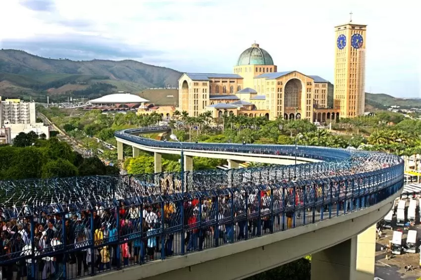 Cerca de 250 mil pessoas devem passar por Aparecida no feriado