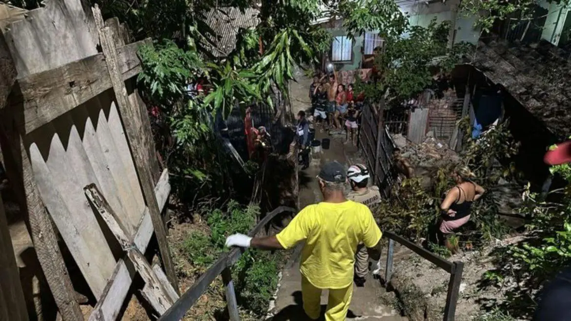 Incêndio em residência mata morador carbonizado, em Manaus