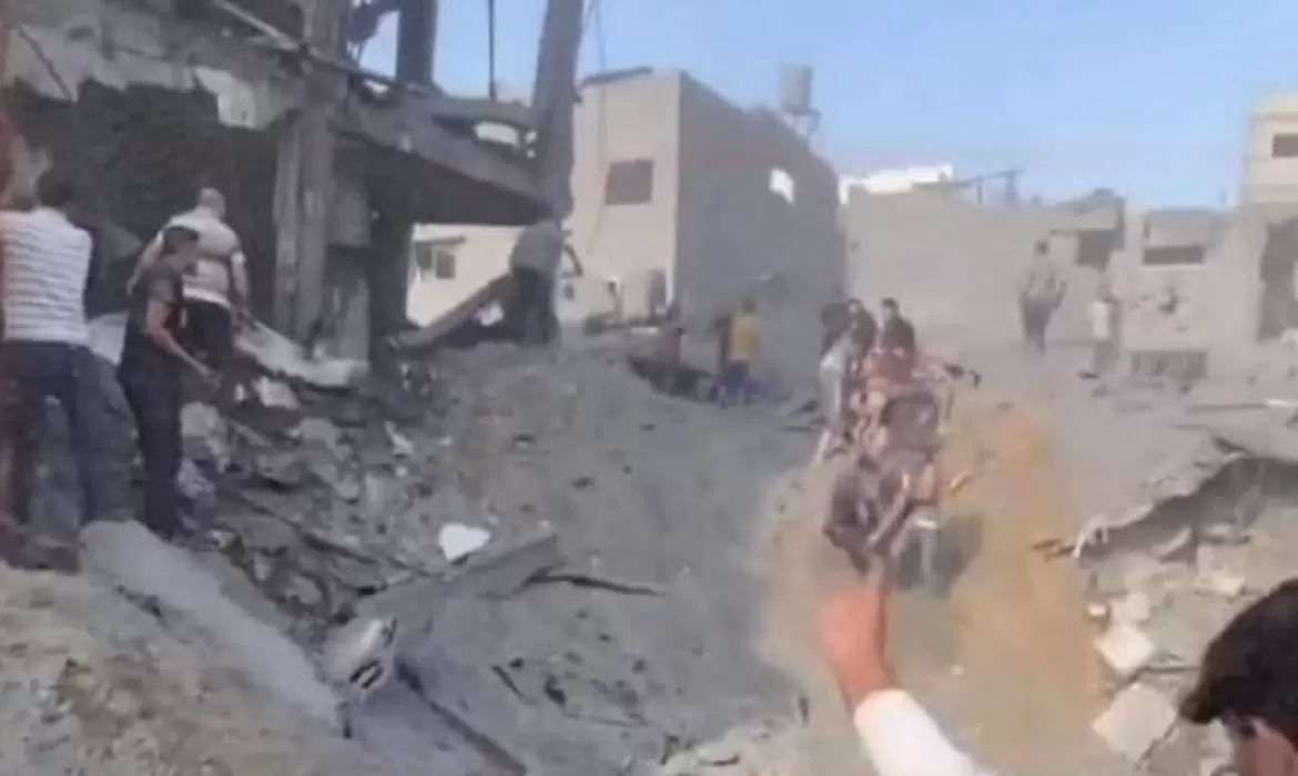 Israel bombardeia campo de refugiados em Gaza e mata 50 pessoas