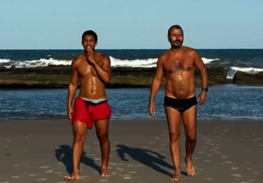 Aos 60, Marcos Palmeira causa furor na web com foto de sunga na Bahia com Juan Paiva