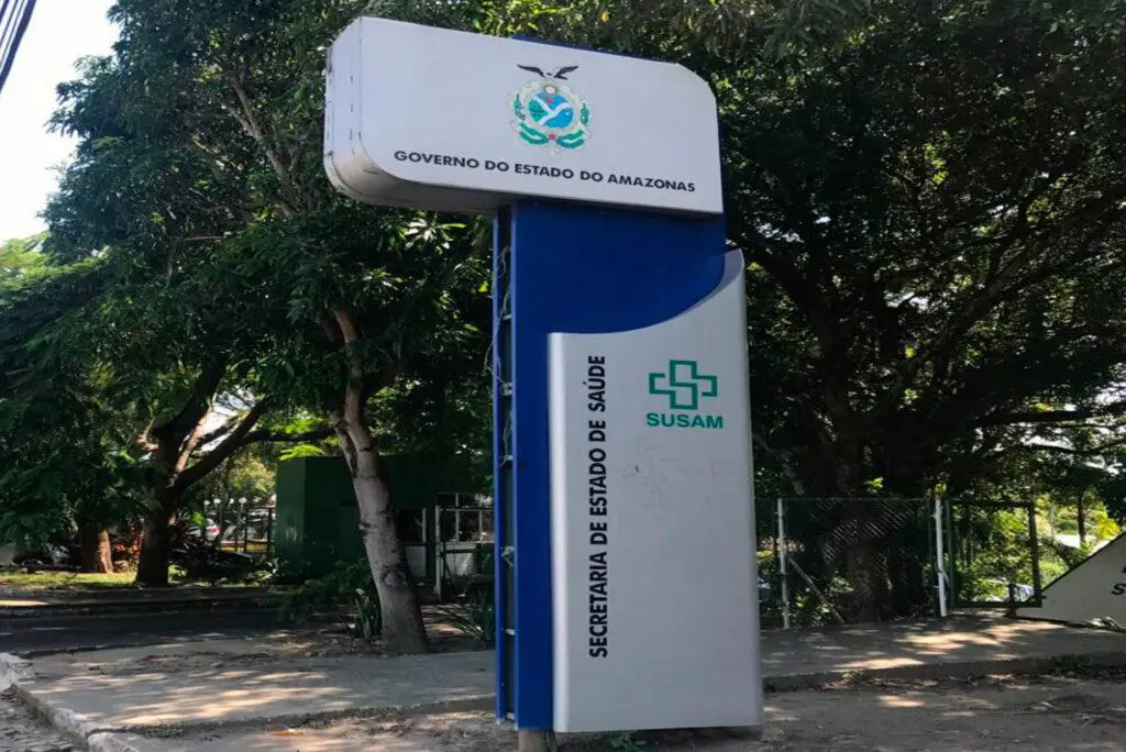 Secretário Executivo de Saúde sofre acidente de moto na Ponta Negra, em Manaus