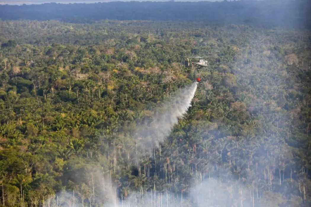 Governador Wilson Lima destaca efetividade das aeronaves no combate aos incêndios no estado