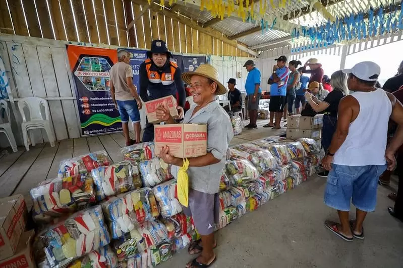 Governo do Amazonas envia mais de 500 toneladas de alimentos para comunidades isoladas pela estiagem