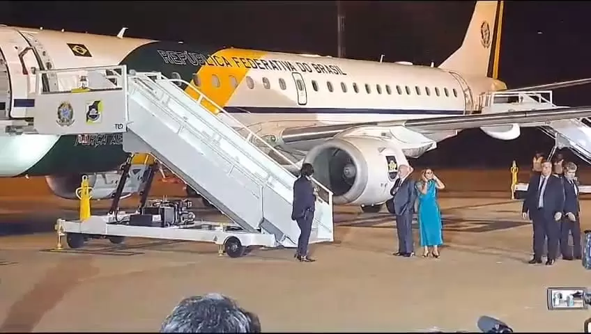 Brasileiros e familiares vindos de Gaza chegam a Brasília e são recebidos por Lula