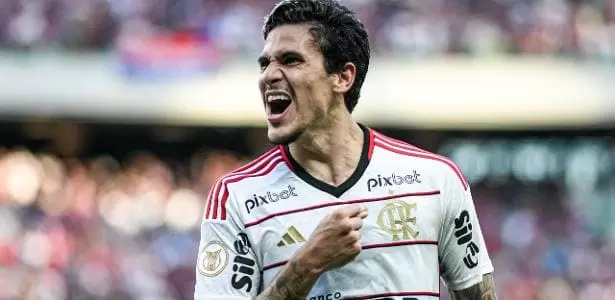 Flamengo bate Fortaleza e fica a 6 pontos da liderança do Brasileirão