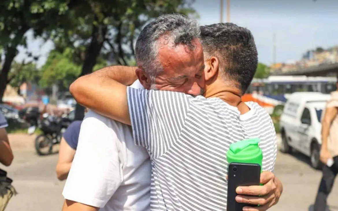 Familiares e amigos de fã que morreu em show de Taylor Swift vão ao IML para liberação do corpo