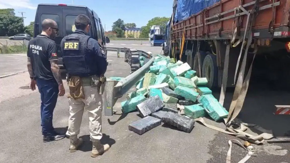 Polícia prende idoso, filhos e mais um com quase 3 toneladas de drogas