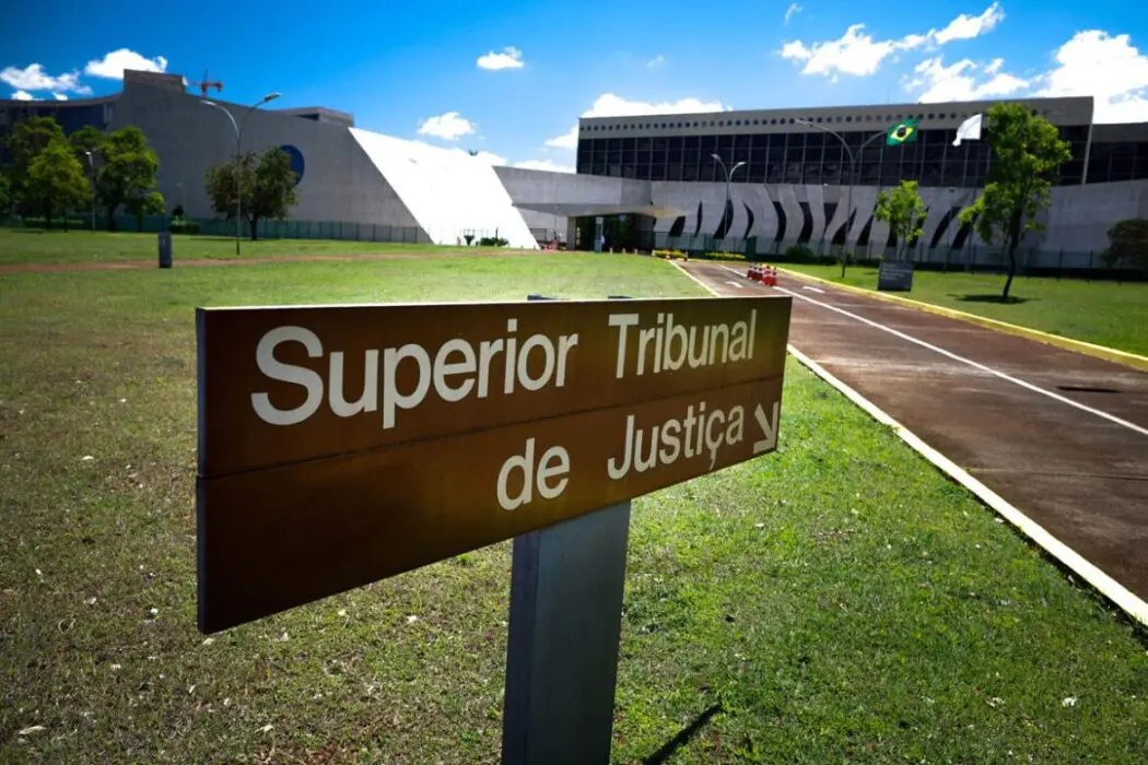 Lula nomeia uma advogada e dois desembargadores como ministros do Superior Tribunal de Justiça
