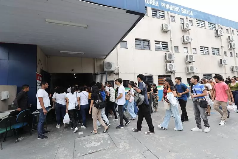 Mais de 29 mil alunos da rede estadual realizam prova do Enem neste domingo