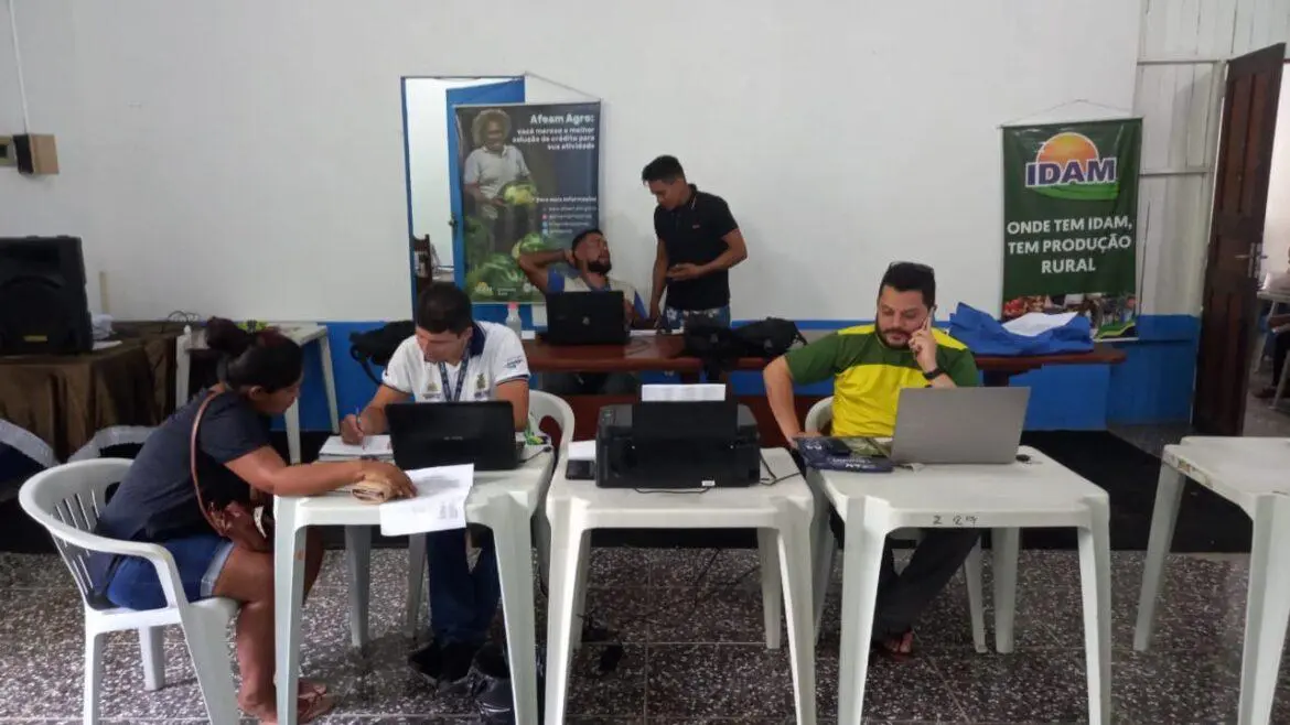 Pescadores de Novo Aripuanã recebem R$ 21 mil em crédito rural