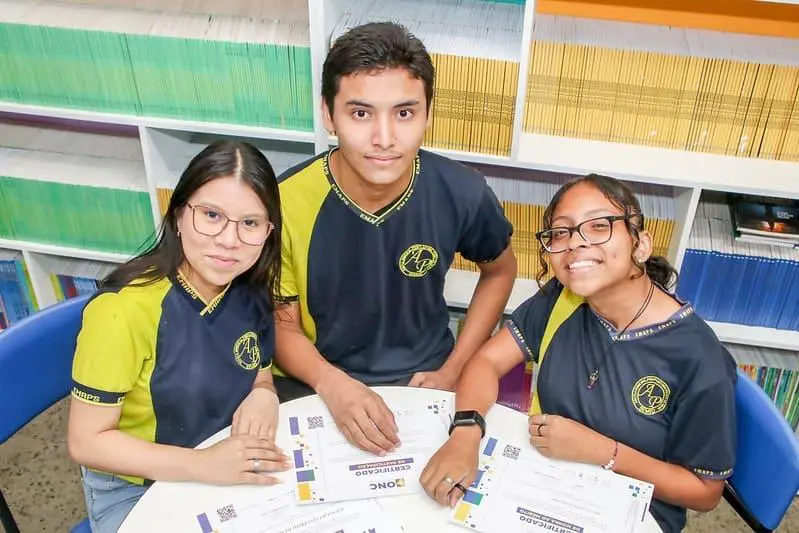 Alunos municipais recebem medalha de ouro e certificados pela participação na Olimpíada Nacional de Ciências