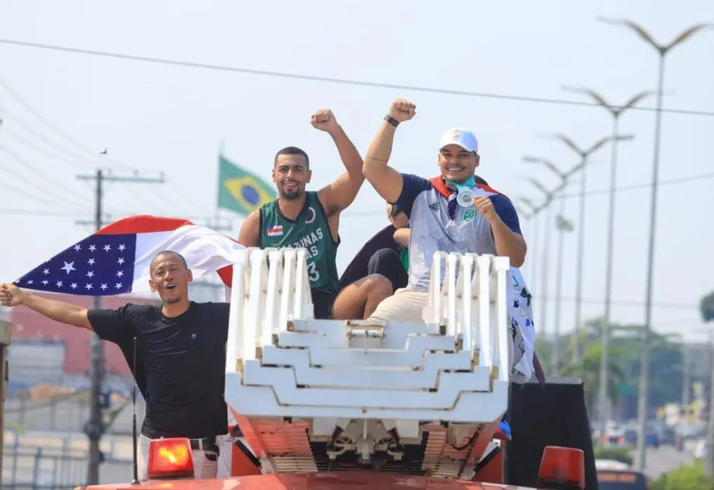 Carreata dos Campeões homenagea atletas amazonenses