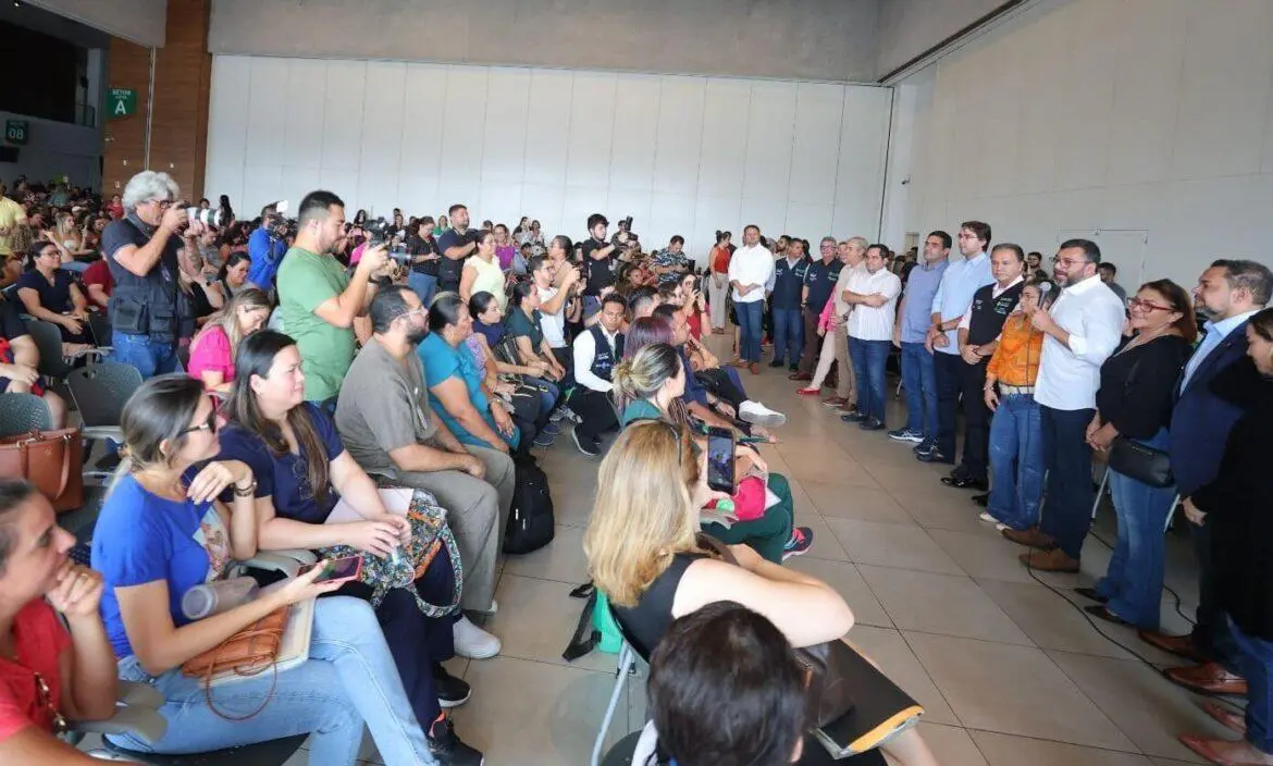 Enfermeiros comemoraram contratação direta pelo Estado e deixam de ser terceirizados