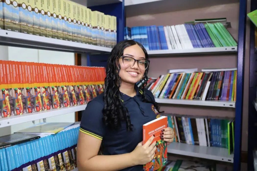 Aluna da Escola Estadual Antóvila Mourão representará o Amazonas na Câmara dos Deputados em Brasília