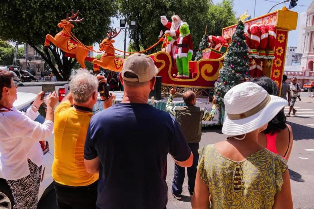 Natal das Águas celebra 5ª Parada Natalina nas ruas do Centro de Manaus