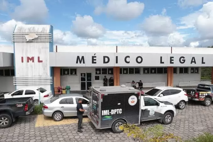 Homem morre após se negar entregar celular para assaltantes, em Manaus