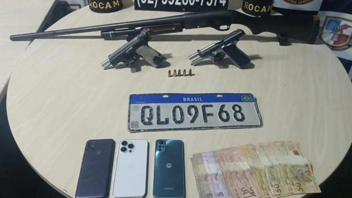 Trio é preso com armas e munições em estacionamento de choperia