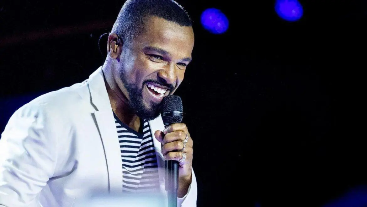 Alexandre Pires se pronuncia sobre show cancelado após passageiro cair de navio
