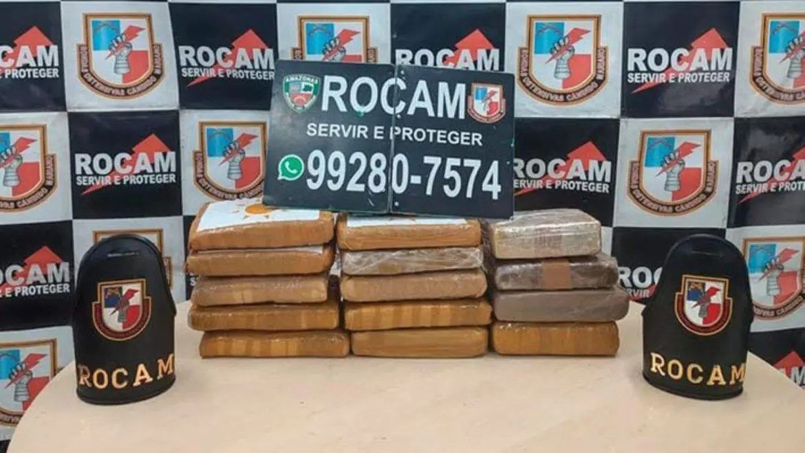 Polícia apreende 14 tabletes de drogas em embarcação após denúncia anônima