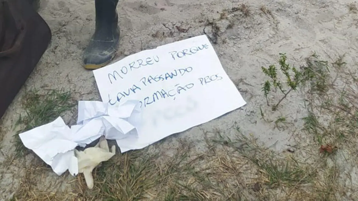 Corpo de mulher é encontrado com marcas de tiros e bilhete de facção