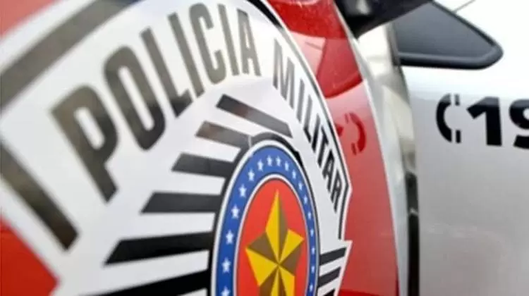 Mulher é encontrada morta com sinais de agressão, e o marido, suspeito do crime, foge